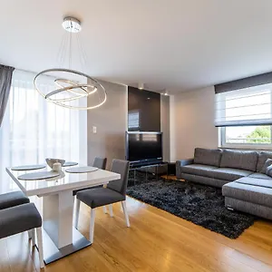 Apart111 - Platinum Apartment